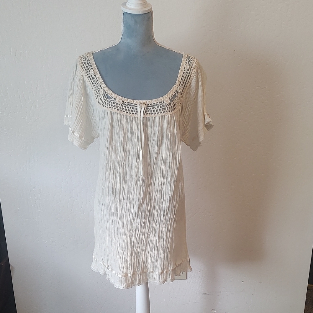 Cream Short Sleeve Blouse with Lace Detail